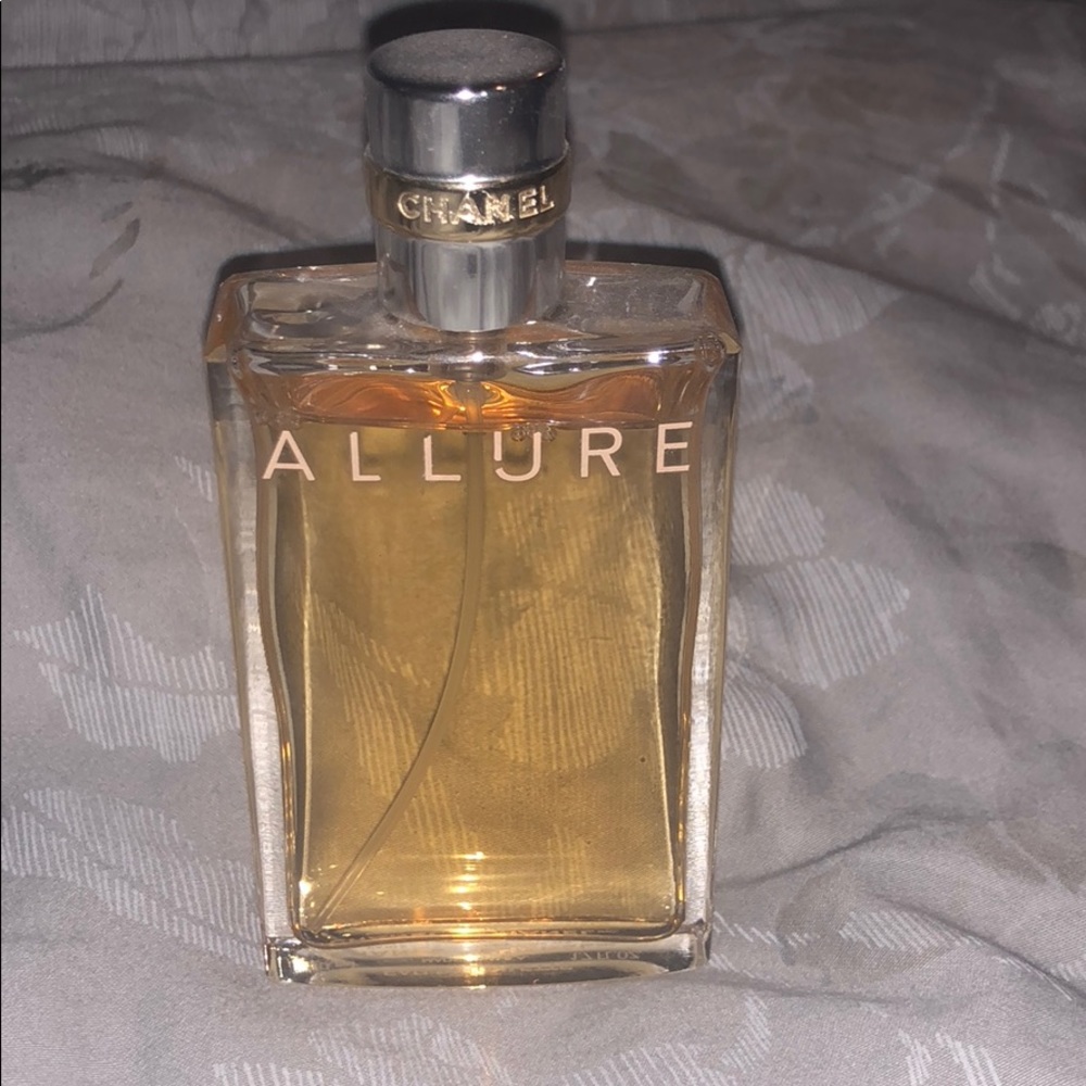 Chanel Allure Eau de toilette.